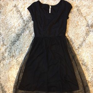 Short sleeve dress with tulle accent